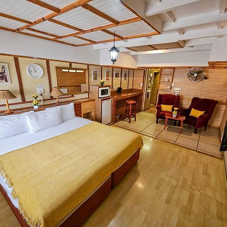 Tudor Lodge Guest House Йоханнесбург Экстерьер фото