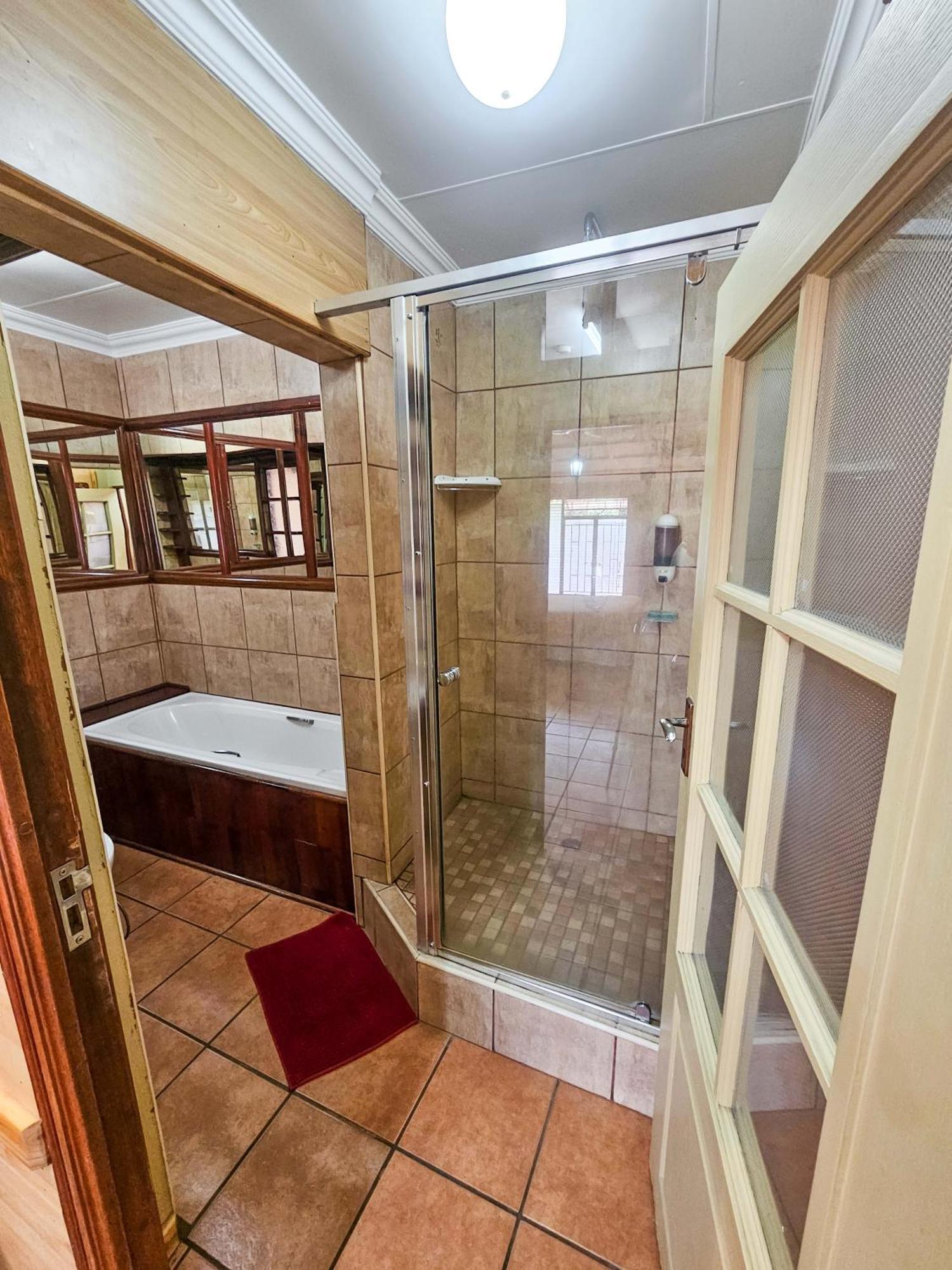 Tudor Lodge Guest House Йоханнесбург Экстерьер фото