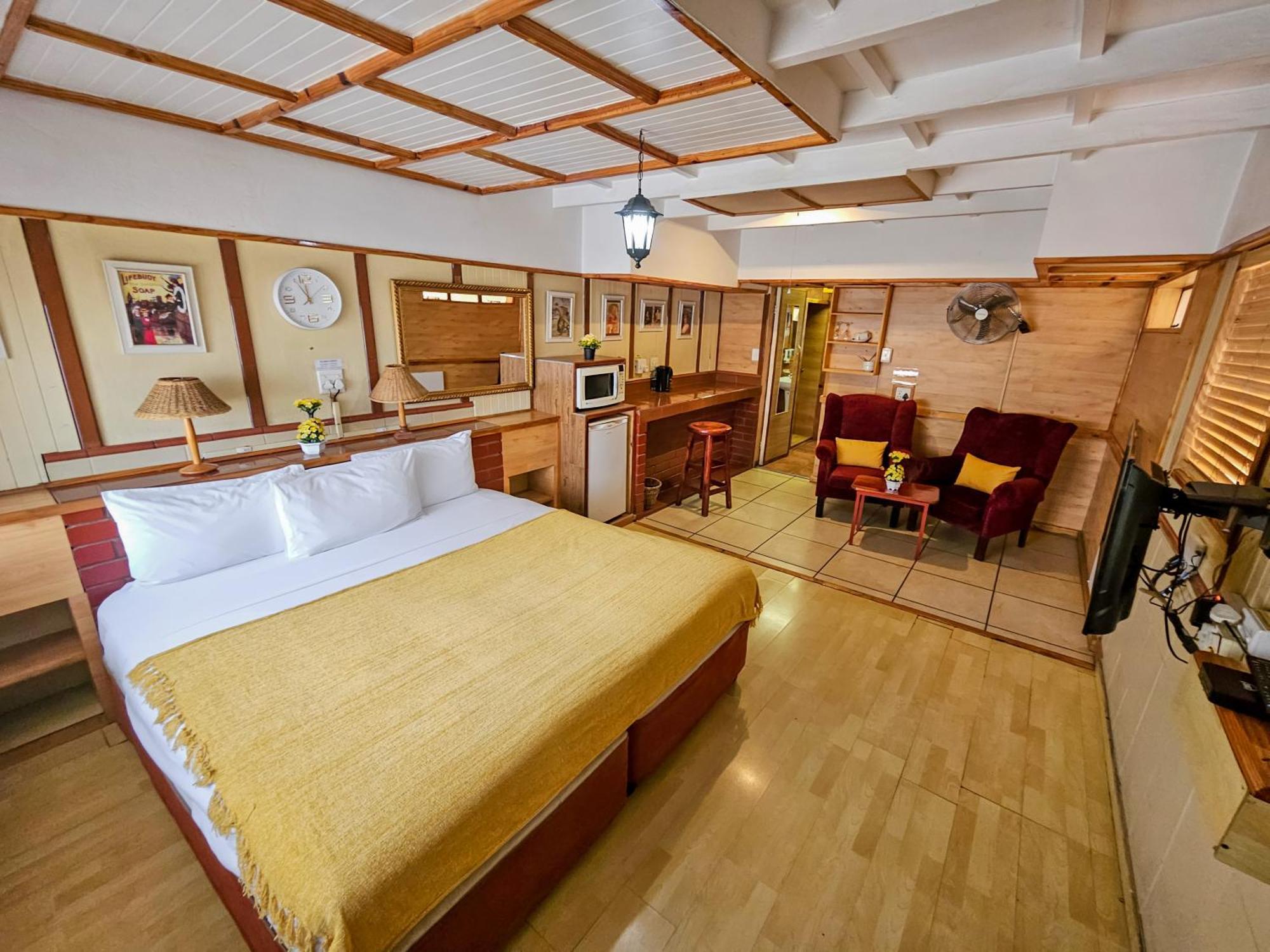 Tudor Lodge Guest House Йоханнесбург Экстерьер фото