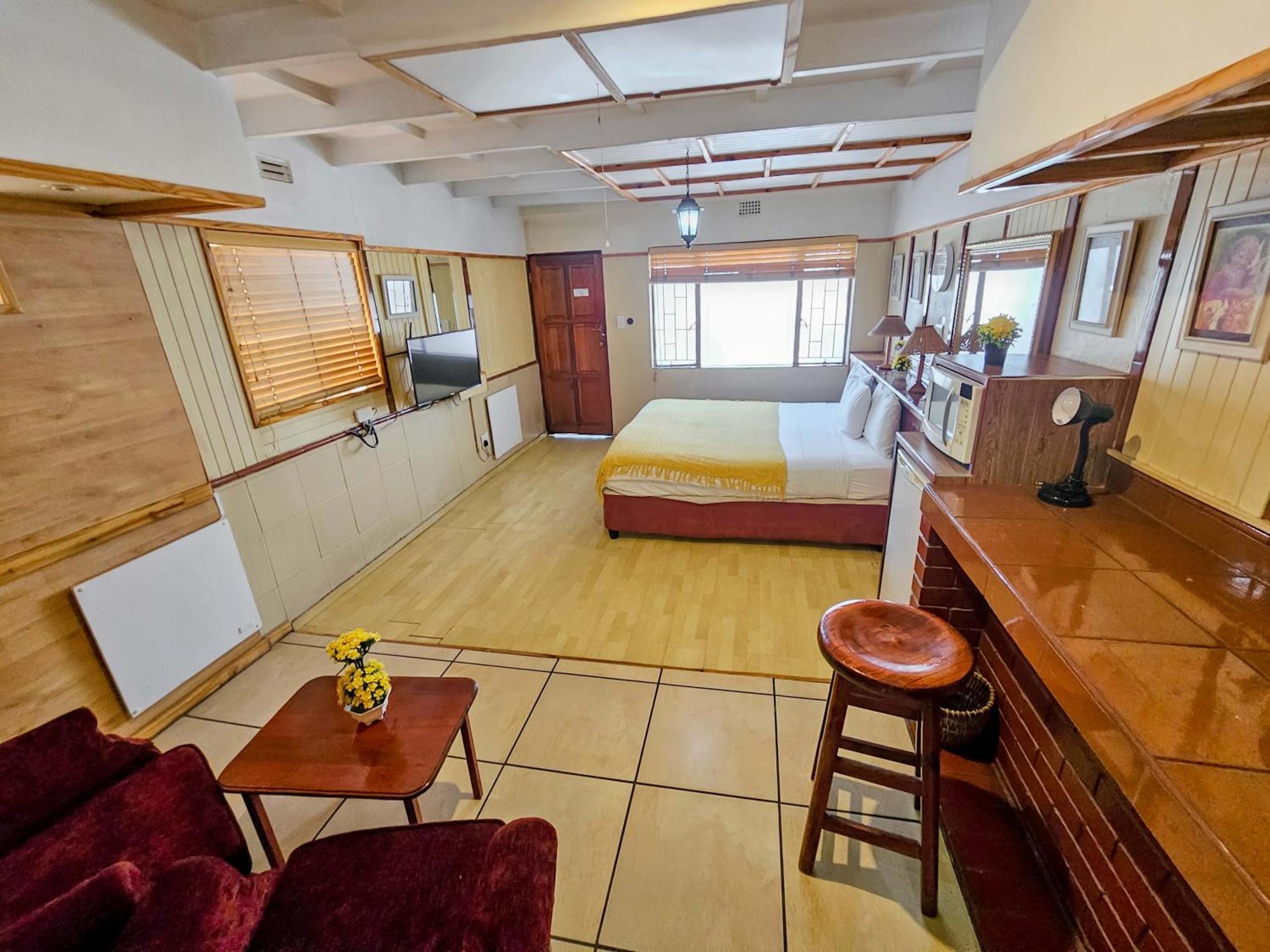 Tudor Lodge Guest House Йоханнесбург Экстерьер фото