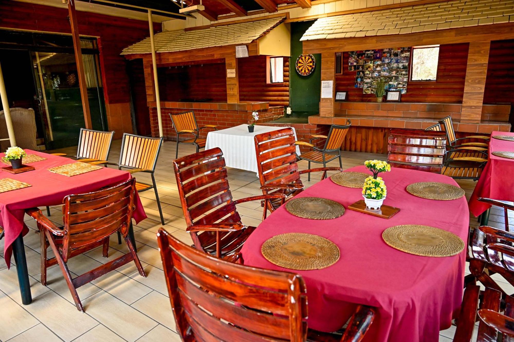 Tudor Lodge Guest House Йоханнесбург Экстерьер фото